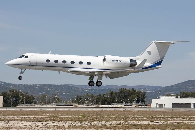Gulfstream G-IV Private Jet Charter - Rent Hourly Cost. Centurion Jets.