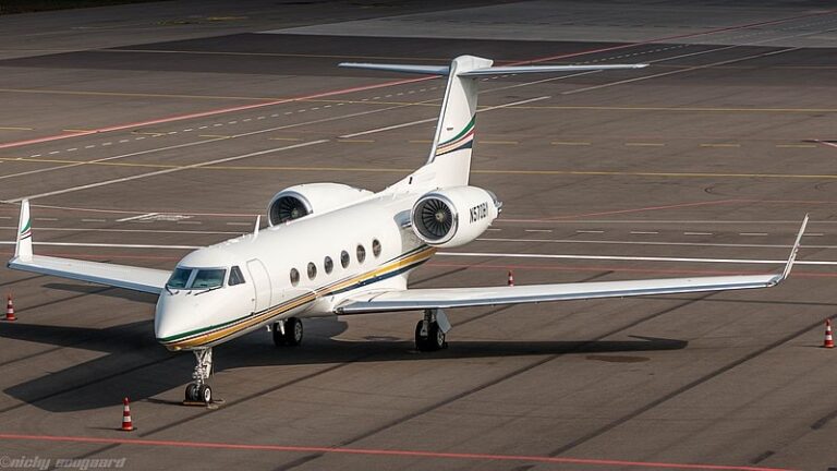 Gulfstream G400 Private Jet Charter - Rent Hourly Cost. Centurion Jets.